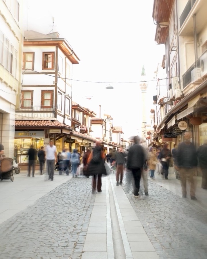 Konya'da kuyumcuların bulunduğu tarihi çarşı sokağı